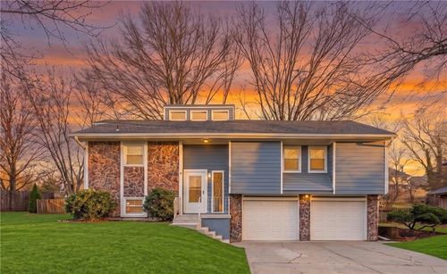 3502 Lake Dr, Lee's Summit, MO, 64064-1801 | Card Image
