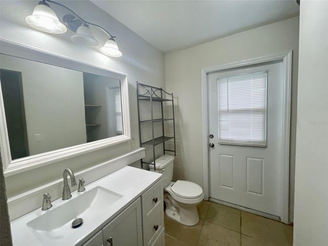 Primary Bathroom | Image 10