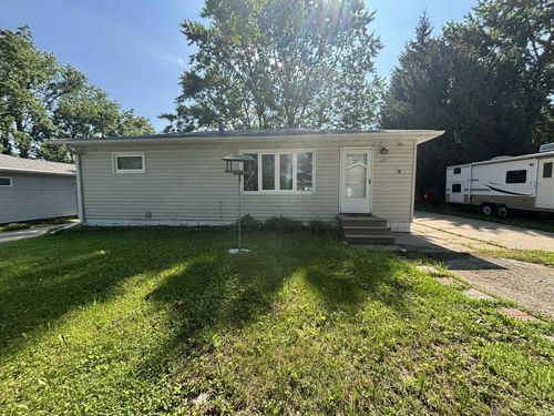 107 Chicago Street, Waterloo, IA, 50701 | Card Image