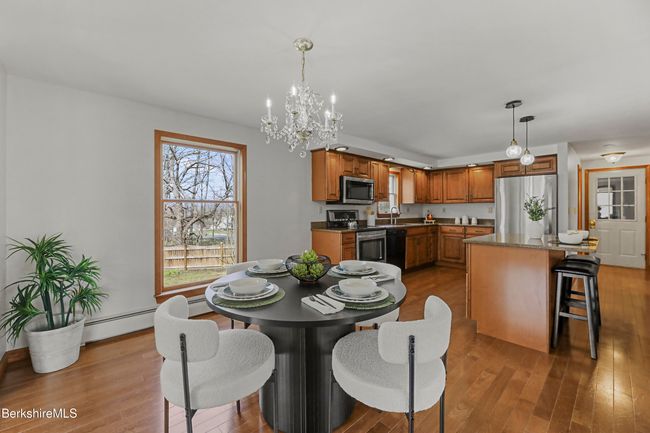 Dinning open to living room | Image 15