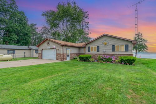 2325 Royal Ln, Hale, MI, 48739-8803 | Card Image