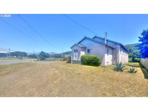 33043 Nesika Rd, Gold Beach, OR, 97444-9508 | Card Image