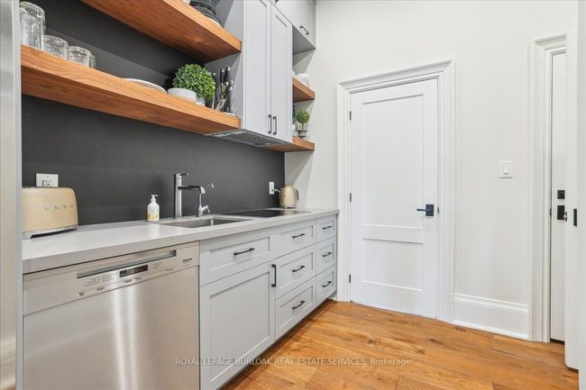 524 Locust St, Home with 0 bedrooms, 2 bathrooms and null parking in Burlington ON | Image 9