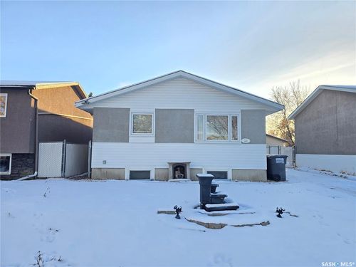 210 Western Cres, Saskatoon, SK, S7H4J6 | Card Image