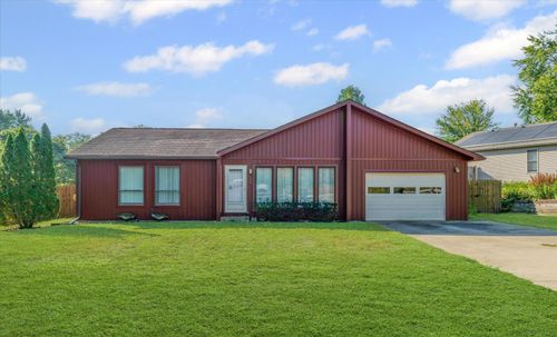 102 S Lake Of The Woods Rd, Mahomet, IL, 61853-9300 | Card Image