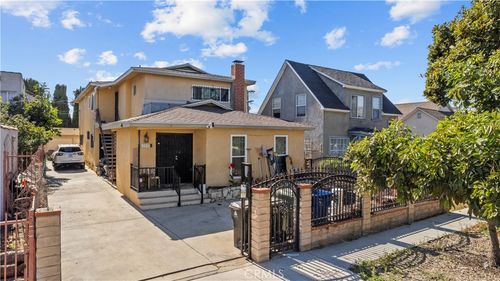 3887 S Van Ness Ave, Los Angeles, CA, 90062-1042 | Card Image