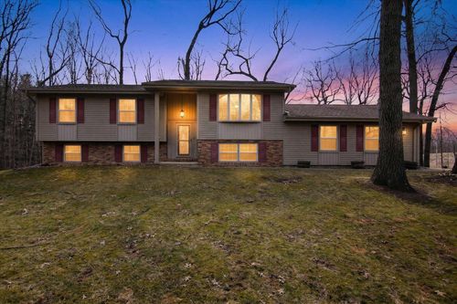 8625 Abbey Rd, Jackson, MI, 49201-9494 | Card Image