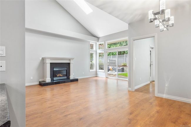 Dining & living room areas | Image 8