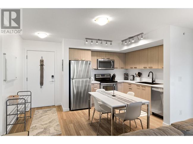 PH2 - 775 Academy Way, Condo with 3 bedrooms, 3 bathrooms and 1 parking in Kelowna BC | Image 5