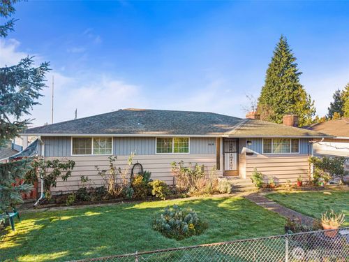 8829 20th Ave Sw, Seattle, WA, 98106-2323 | Card Image