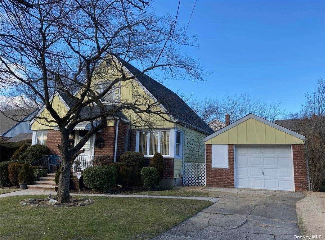 Highland Ave, New Hyde Park, NY 11040