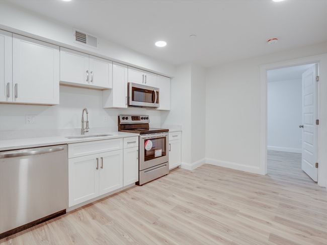 APT-1 - 14 William St, Condo with 2 bedrooms, 1 bathrooms and null parking in Worcester MA | Image 4