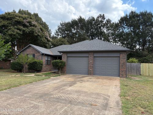 120 N Parkway St, Hernando, MS, 38632-1622 | Card Image