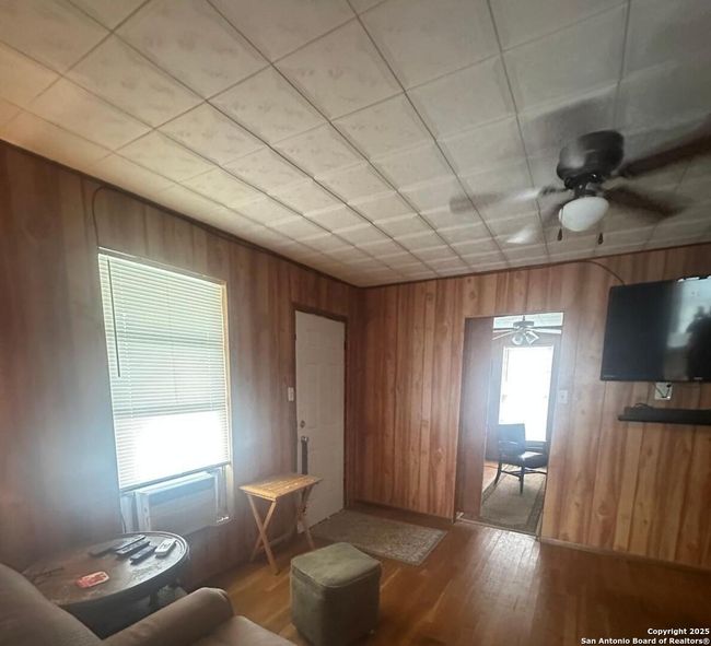 619 Pecan St, House other with 3 bedrooms, 1 bathrooms and null parking in Sabinal TX | Image 6