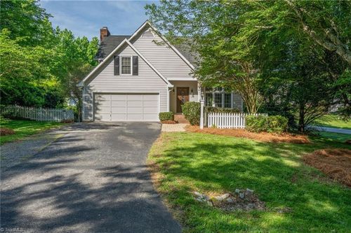 201 Saint Regis Ln, Kernersville, NC, 27284-8645 | Card Image