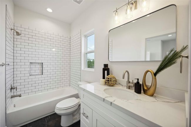 Secondary Bath | Image 26