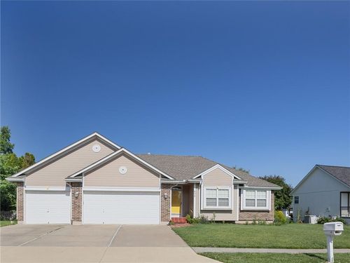 608 Sw Lakeview Dr, Grain Valley, MO, 64029-9383 | Card Image