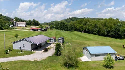 9427 Stonecreek Rd, Newcomerstown, OH, 43832-9121 | Card Image