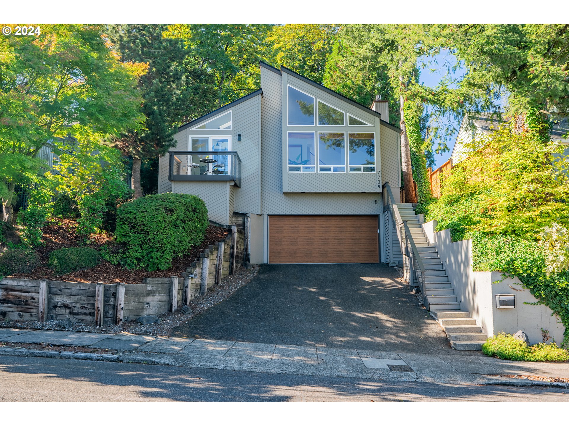 10th Ave, Portland, OR 97219