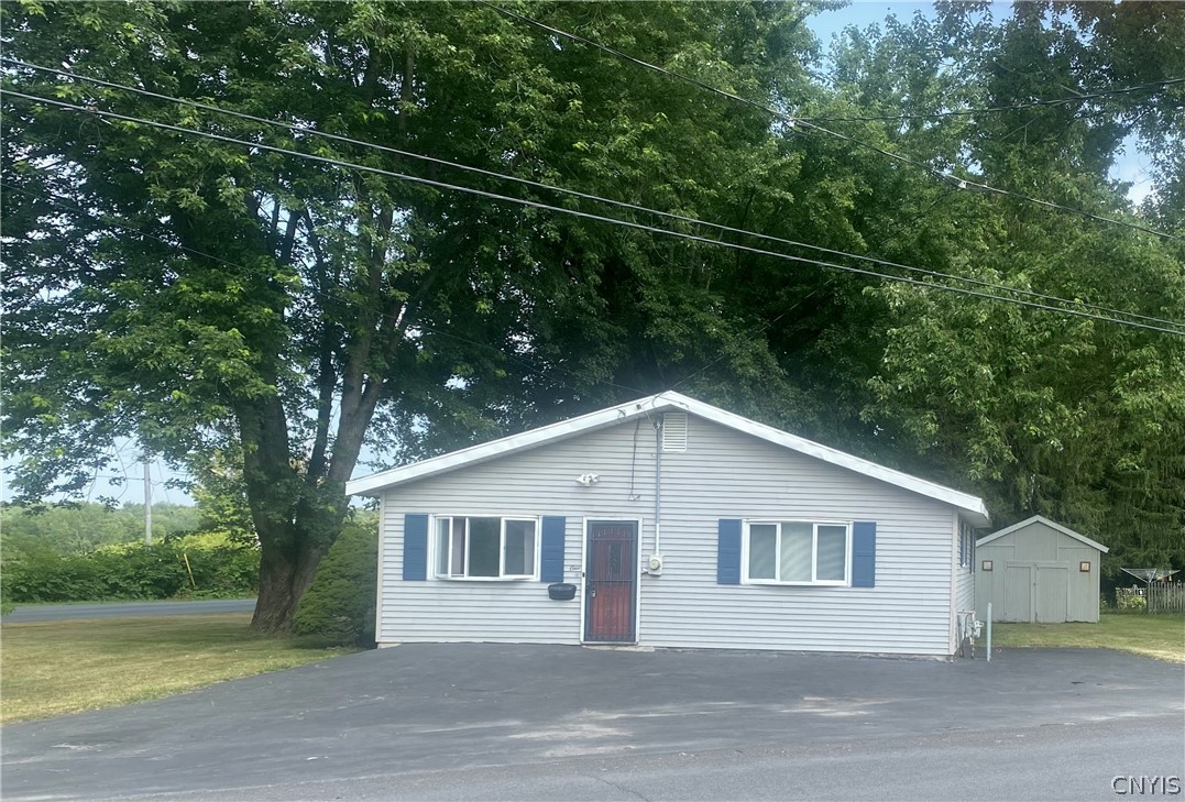 Beechnut Ter, Whitesboro, NY 13492