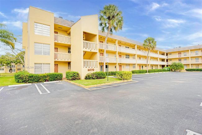 APT-302 - 6070 Nw 64 Th Ave, Condo with 2 bedrooms, 2 bathrooms and null parking in Tamarac FL | Image 36
