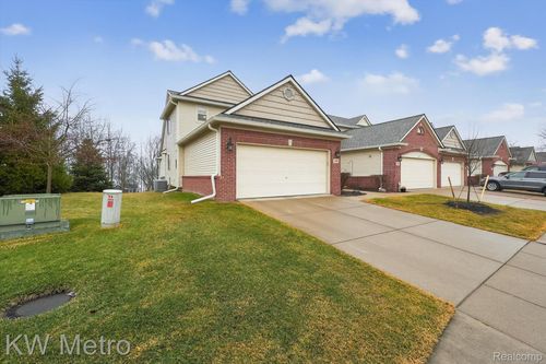 4668 Summer Ridge Dr, Howell, MI, 48843-9082 | Card Image