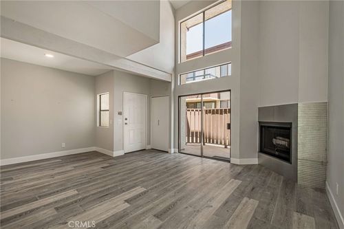 2-6323 Reseda Blvd, Reseda, CA, 91335 | Card Image
