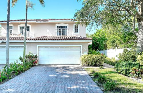 2560 Ne 11th St, Pompano Beach, FL, 33062-4113 | Card Image