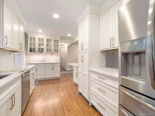 5 Indian Dr, West Nyack, NY, 10994-2110 | Card Image