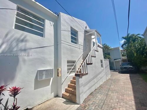 apt-2-830 W 40th St, Miami Beach, FL, 33140-3856 | Card Image