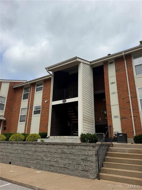 303-1969 Greenglen Dr, Kirkwood, MO, 63122-5233 | Card Image