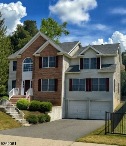 15 Mckelvie St, Budd Lake, NJ, 07828-2800 | Card Image