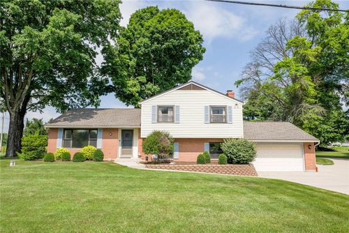 8663 Crestway Rd, Clayton, OH, 45315-8955 | Card Image