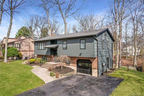 11 Foxburn St, New City, NY, 10956-1440 | Card Image