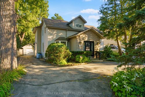 64 Academy St, Ancaster, ON, L9G2Y1 | Card Image