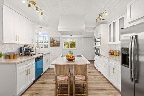 379 Garden Blvd, Palm Beach Gardens, FL, 33410-4879 | Card Image