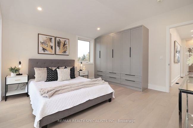 1046 Roosevelt Rd, House attached with 5 bedrooms, 6 bathrooms and 2 parking in Mississauga ON | Image 35