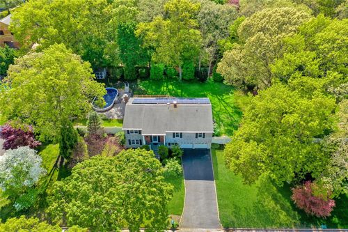 10 Henearly Dr, Miller Place, NY, 11764-3301 | Card Image