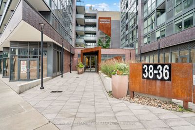 503 - 36 Howard Park Ave, Condo with 2 bedrooms, 2 bathrooms and 1 parking in Toronto ON | Image 3