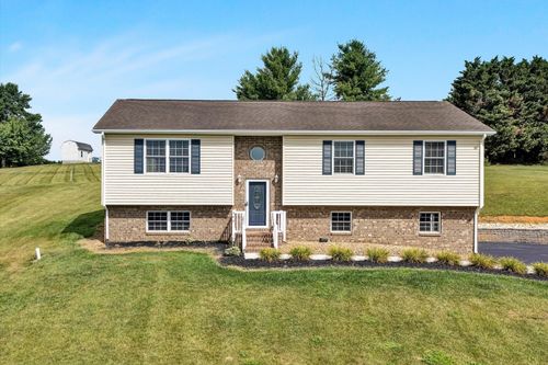 540 Harkrader St, Christiansburg, VA, 24073-4284 | Card Image