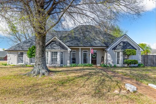 8906 Pembroke Ellis Dr, Bartlett, TN, 38133-3813 | Card Image