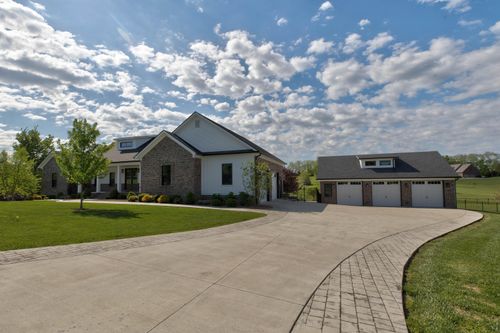 206 Lee Oak Cir, Harrodsburg, KY, 40330-7903 | Card Image