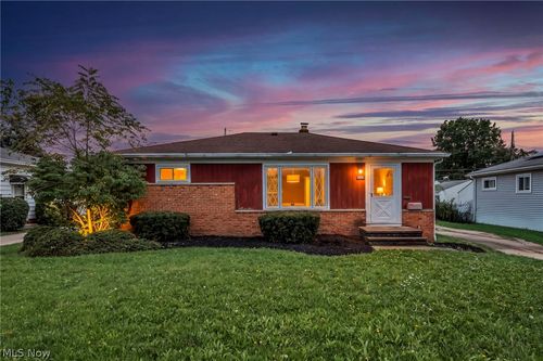 11301 Aaron Dr, Parma, OH, 44130-1264 | Card Image