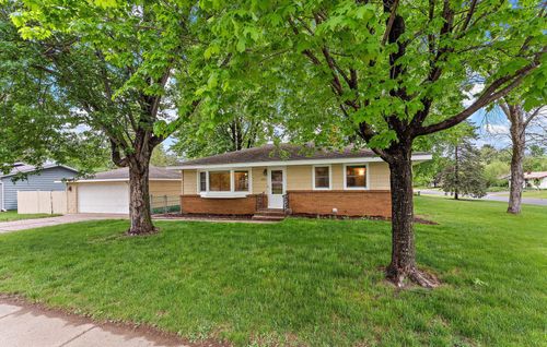 1691 4th St, White Bear Lake, MN, 55110-3162 | Card Image
