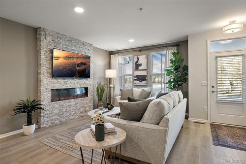 166 Jotham Ave, Auburn Hills, MI, 48326-3002 | Card Image