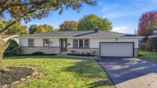 4273 Selkirk Ave, Youngstown, OH, 44511-1048 | Card Image