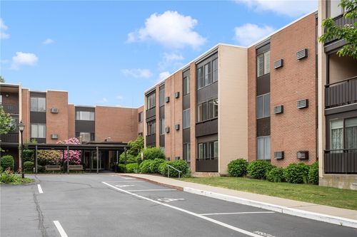 apt-100-401 Bellevue Ave, Newport, RI, 02840-6964 | Card Image