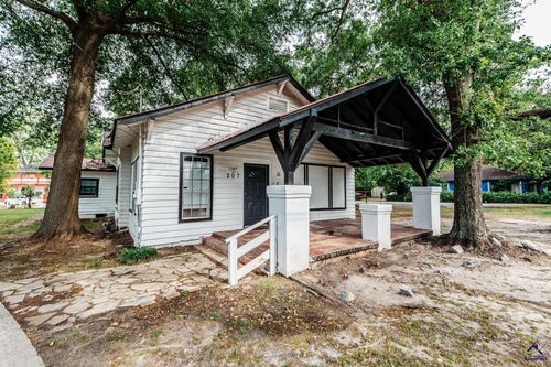 207 Carver Dr, Fort Valley, GA, 31030-4469 | Card Image