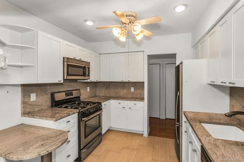 29a-12 Florence Ave, Hempstead, NY, 11550-6513 | Card Image