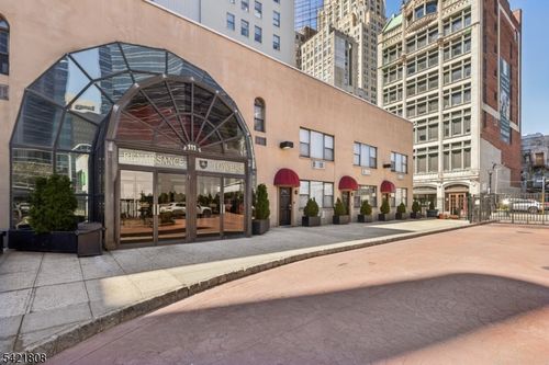 2-v-111 Mulberry St, Newark, NJ, 07102-4010 | Card Image